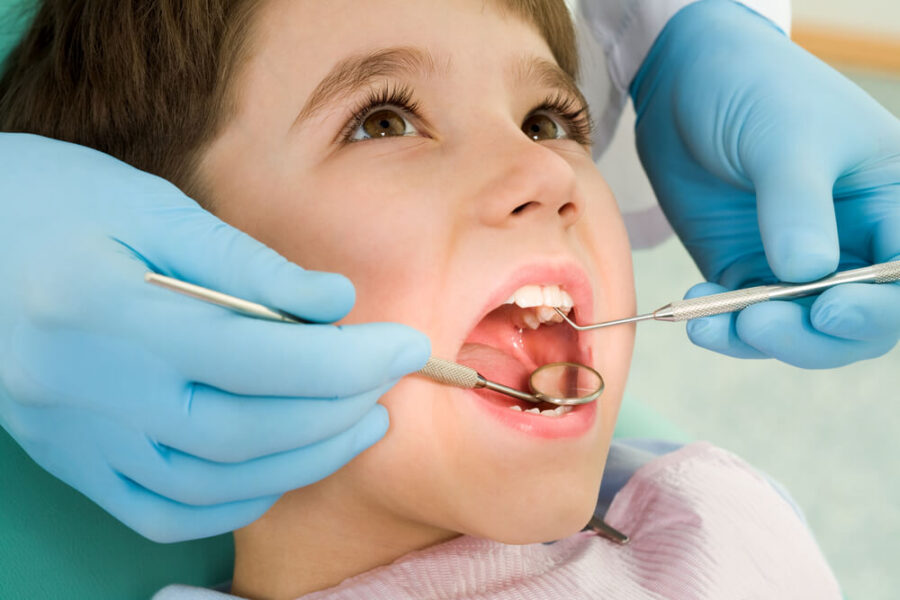 Przebarwienia zębów u dzieci – przyczyny