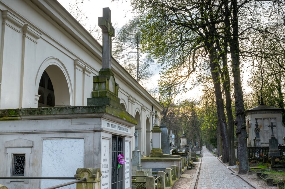 Top 5 największych i najstarszych nekropolii w Warszawie